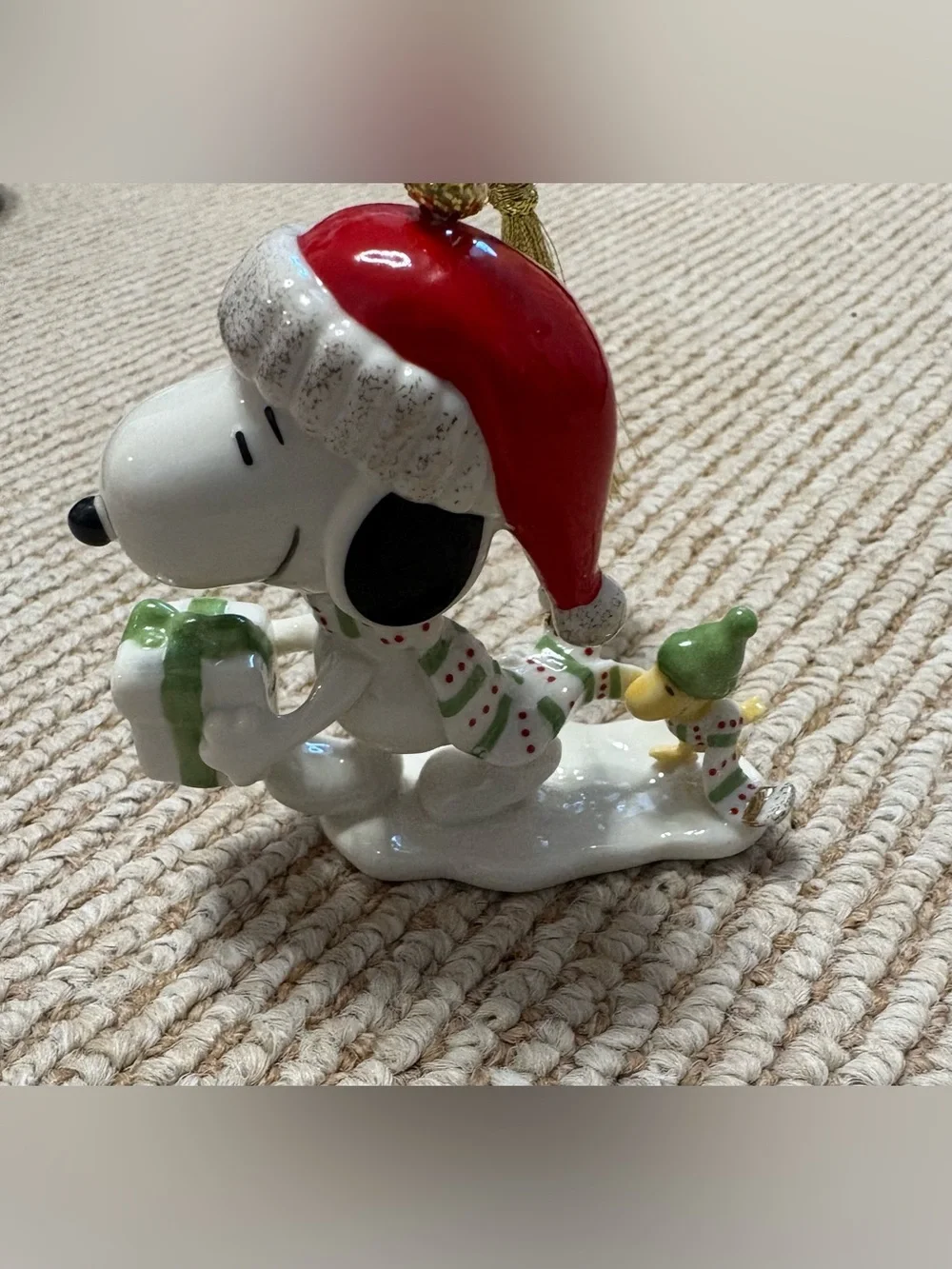 Lenox Snoopy's Holiday Gift Christmas Ornament - Excellent Condition - Picture 5 of 6